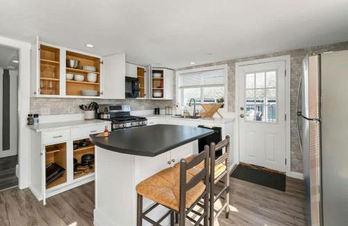 The Salty Oyster - Amazing Deck and Short Walk to beach - Foto 3