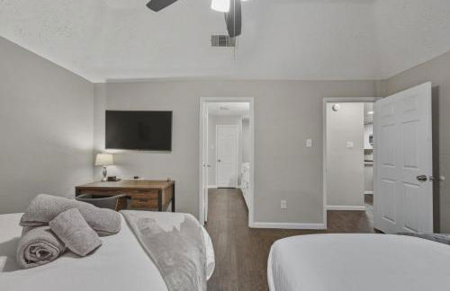 Pool Villa- Near Airport & Downtown, Fire Pit, Foosball - Foto 9