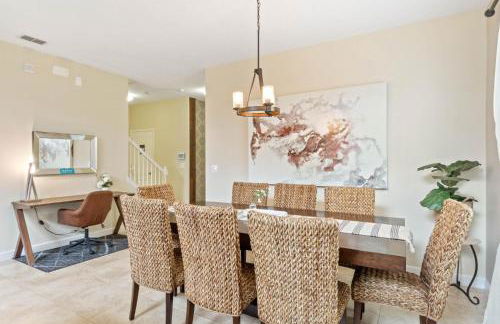 Spacious Vacation Home with Pool & Jacuzzi Near Disney - Foto 7