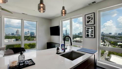 Upscale Midtown Retreat , Free Parking & Close to Mercedes-Benz - Foto 3