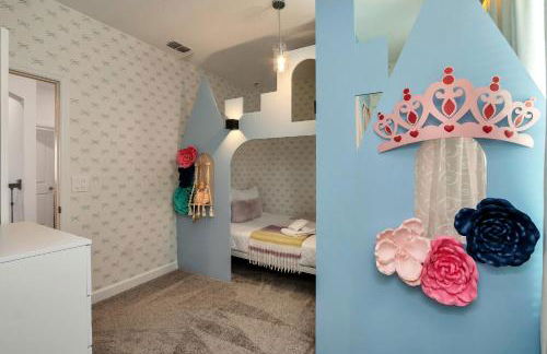 5BR Family Haven Near Disney with Private Pool - Foto 35