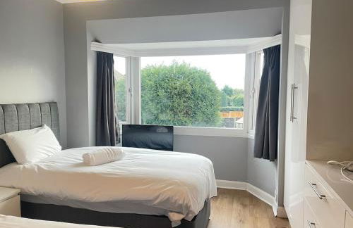 Spacious 4BR near Nec,Bhx, M6-M42 with Parking - Foto 3