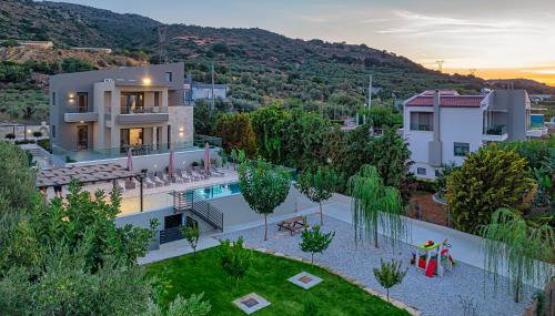 Chris and Stratos villa with private ecologic pool and kid's playground! - Foto 5, sunbed