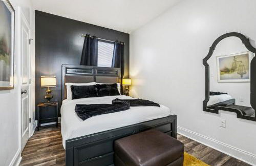 Spacious 10BR NOLA Home, Perfect for Groups, King bed - Foto 34