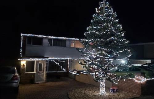 Croeso; Cosy and ideally located for mountains and beaches - Photo 5