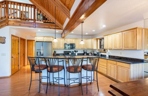 Chalet in the Pines Spa Game Room Wraparound Deck - Foto 32