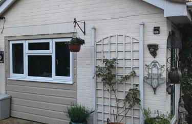 Annexe in lymington with private use of hot tub - Foto 6