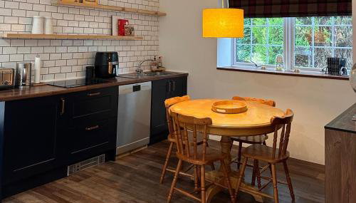 Pets - Garden - Parking - Sleeps up to 4 - Hiking - Foto 4, stove, dishwasher, toaster, minibar