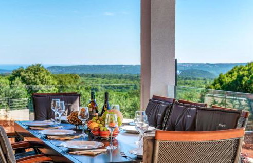 Amazing Home In Trget With Kitchen - Foto 2