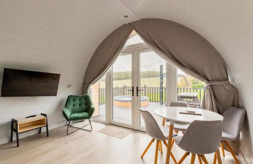 Blackbird Lodge - 2 bed with aircon, hottub, AC, accessible, stunning views - Photo 7