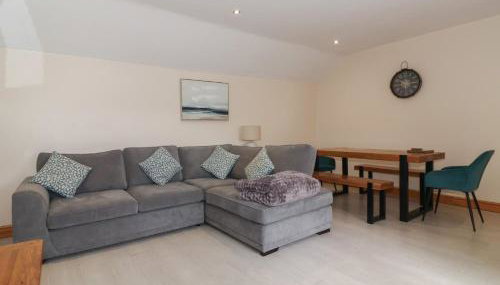 Daisy Nook - Photo 2