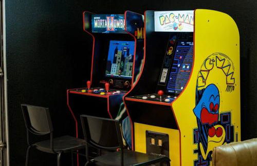 Wild West Disco Haus 2! New Hot Tub, Patio + Gym - Foto 22