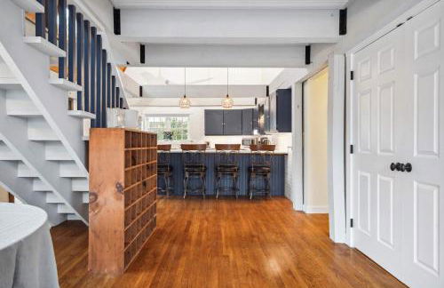 Beach Plum Cottage Steps to Beach Loft AC - Foto 6