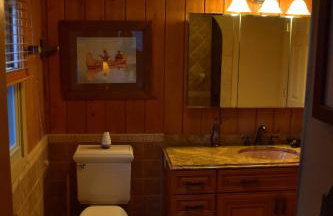 Lake Escape to an Elegant 4 Br Home - Foto 23