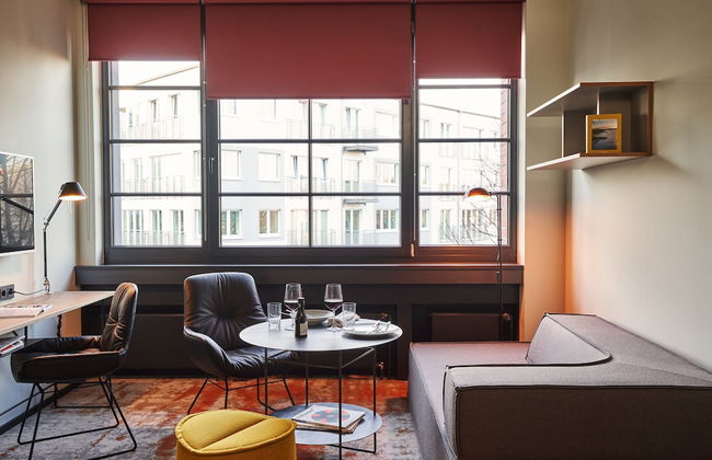 Hood House - Photo 13