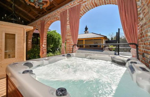 2 Bedroom Cozy Home In Gornja Ploscica - Foto 2