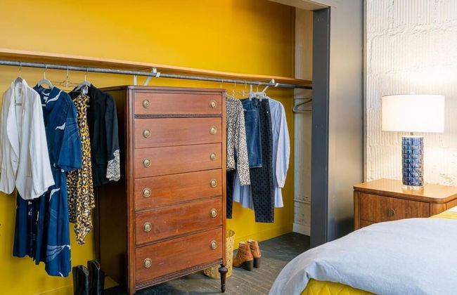 Elegant Edgy Loft on Historic Alley Parking - Foto 26