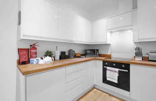 Eastons 1 Bedroom Apartment with Sofa Bed - Photo 10