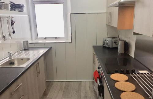 RIVER CLYDE VIEWS - PRIVATE & SPACIOUS APARTMENT - Photo 32