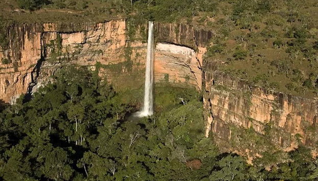 Excursión privada a Chapada dos Guimarães en 1, 2, 3 o 4 días - Photo 3, La Chapada dos Guimarães destaca por sus cascadas