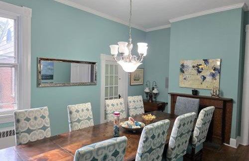 Newly Renovated Historic 6-Bedroom Manor, Where Timeless Elegance Meets Modern Luxury - Foto 53