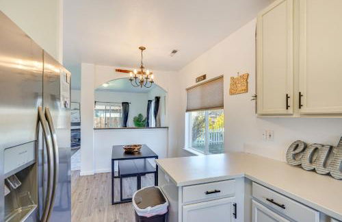 Charming Bend Home with Porch and Yard Great Location - Foto 8