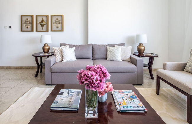 Outstanding 2BR in Serene JVT Neighborhood! - Photo 11