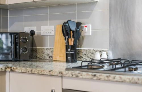 Spacious 4-Bed Home Near Cribbs & Bristol - Foto 49