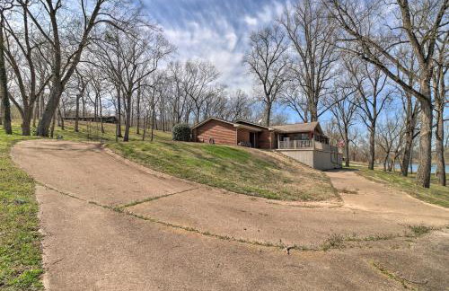 Scenic Riverview Getaway with Screened Porch! - Foto 34