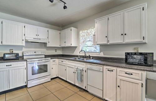 Pet-Friendly Brooksville Cottage with Fire Pit! - Foto 10