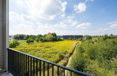 Elegant Studio with Air Conditioning Near the Airport in Wroclaw by Noclegi Renters - Foto 3