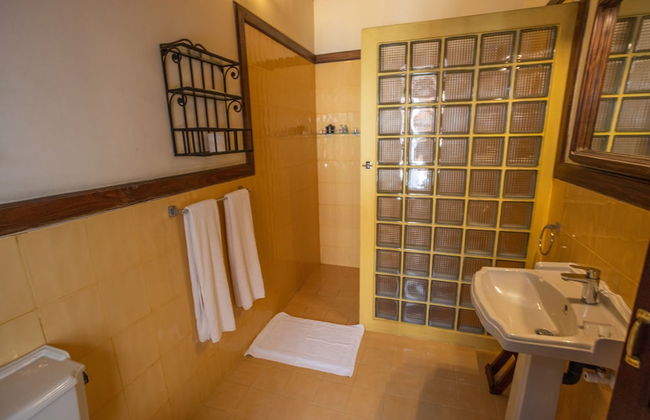 South Point Abbey Whole Villa 4 Bedroom (Sleeps 9) - Photo 32