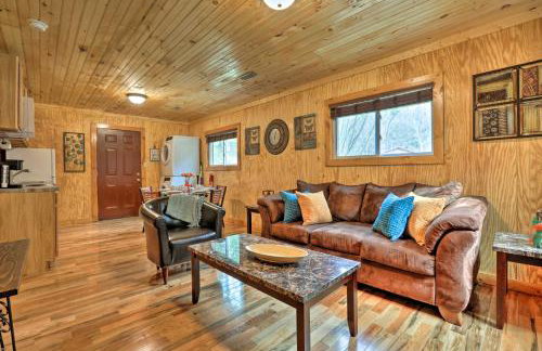 Cozy Creekside Cabin about 24 Mi to Red River! - Foto 4