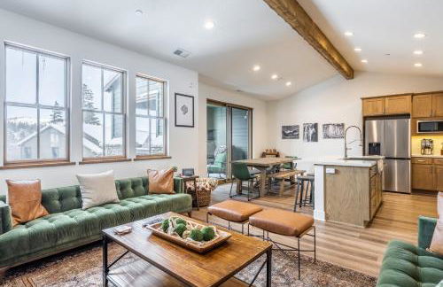 Newly Built Updated 3 Bed 2 and a half bath Creekhouse at Snowcrk Resort 1463 Amazing Mountain Views - Photo 36