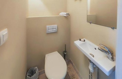 2 Bedroom Lovely Home In Stlaurent-De-La-Cabr - Foto 14