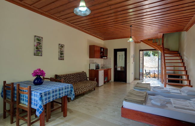 Crete Holiday Rental Small Village Close to Beaches -sharing a Large Pool - Foto 3