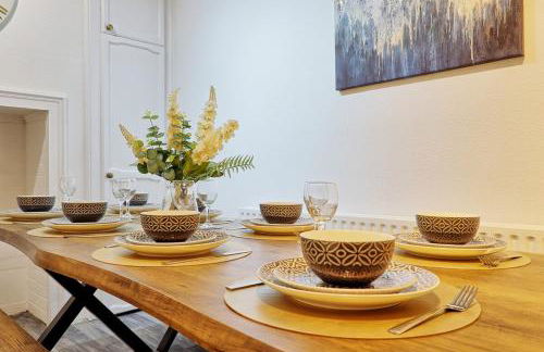 Large 5-Bedroom Home, Perfect for Long Stays & Team Accommodation - Foto 57