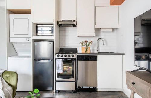 *NEW* The Ambra, Rooftop Skyline View! - Photo 18