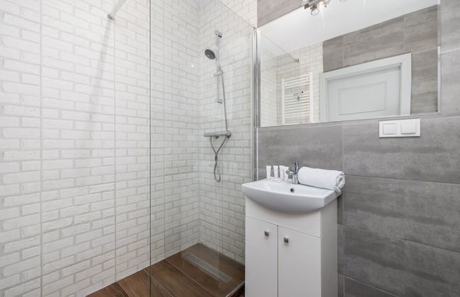 5th Floor Studio in Katowice by Renters - Photo 16