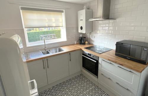 1 Bed / 1 Sofa Bed 'Scandi' Style Ground Floor Apartment - Foto 24