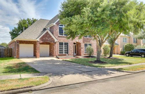 Spacious Sugar Land Home with Yard and Pool Access! - Photo 3
