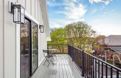 Chateau in the Village - Brand New 3BD 5BA - Foto 32