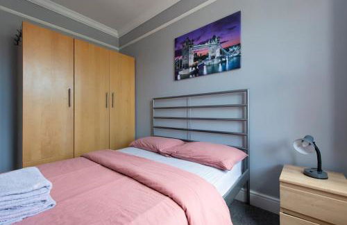 Lovely 3-bed 20 minutes to Central London - Photo 13
