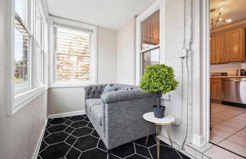Wrigley 2BR, 1BA with Free Parking - Foto 7