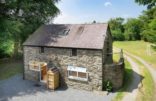 Converted Granary on a rural small holding - Photo 14