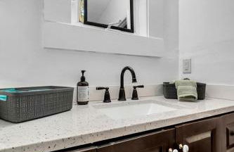 Upcycled Shipping Containers Transformed into a Glamping Home for a Unique Florida Vacation - Foto 14