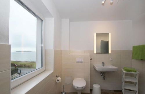 F-1037 Ferienhaus Neuendorf Haus Terrasse, Gartennutzung, Meerblick - Photo 15