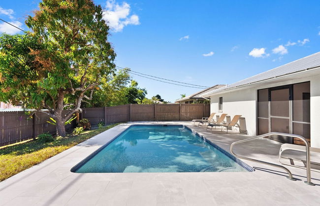 Avanti Vacation Rental, Relaxing 3-BR Retreat with Private Pool Minutes from Vanderbilt Beach and Delnor-Wiggins State Park. Enjoy Southern Exposure, BBQ Area, and Pet-Friendly Comfort - Foto 16