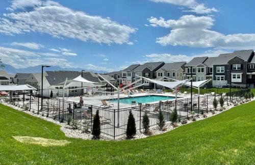 NEW 4-bed 4-bath Stylish House with Mountain View and 2 garages - Foto 30