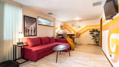Basement Apartment w/ Hot Tub & Bombshelter! - Foto 5